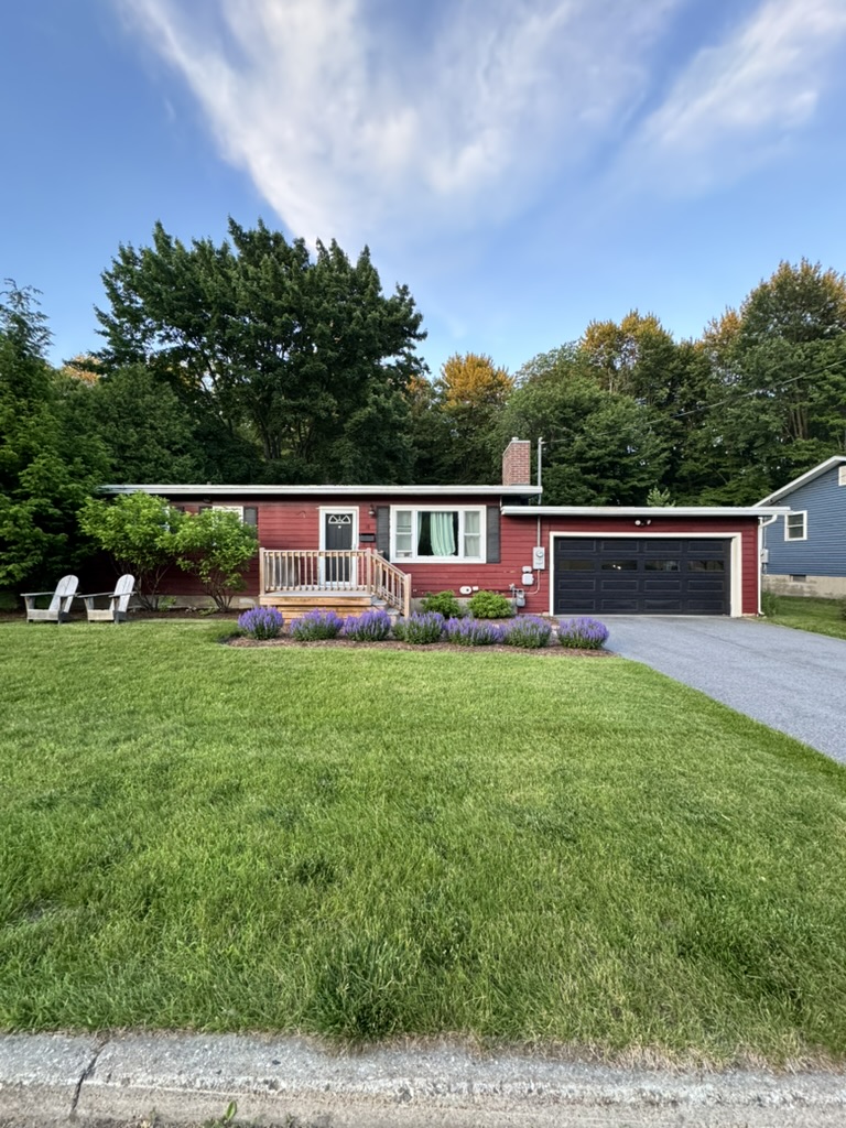 For Sale - Beautifully updated 3-bed, 1-bath ranch on a private lot in South Burlington, VT — photo 2