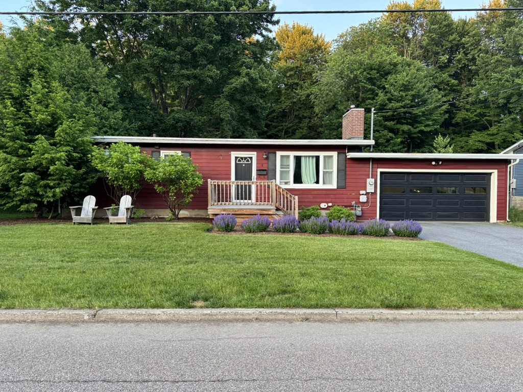 For Sale - Beautifully updated 3-bed, 1-bath ranch on a private lot in South Burlington, VT — photo 1