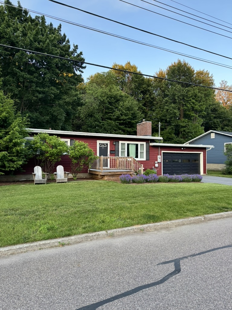 For Sale - Beautifully updated 3-bed, 1-bath ranch on a private lot in South Burlington, VT — photo 3