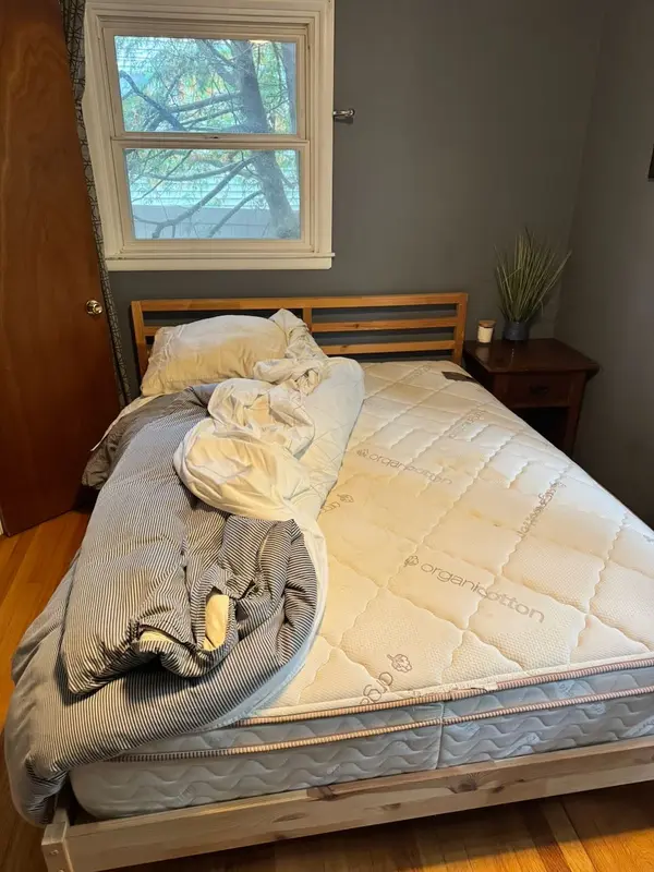 This Saatva firm mattress (Model: 7056-SAATVA SLIM FIRM) has been used only in the guest room on average 10-20x nights per year. It is queen size and is very firm - I was given this mattress after the previous owner did not like its firmness.