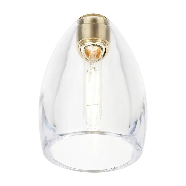 Showcasing refined design and artisanal craftsmanship, the Hudson pendants celebrate quality and style with extra-thick glass. Each piece reflects an enduring elegance, blending traditional techniques with modern aesthetics.