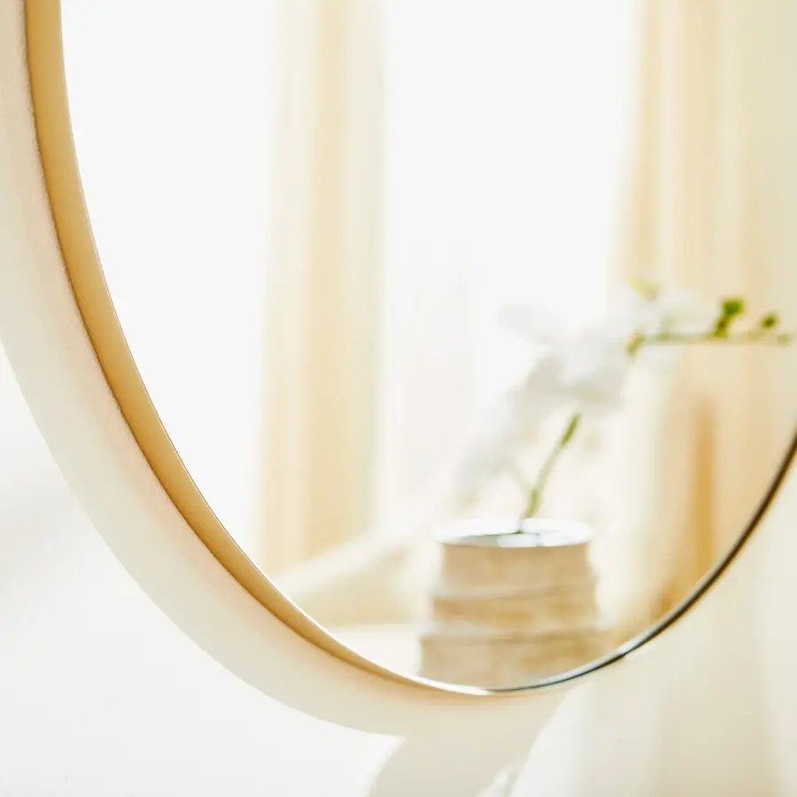 30" Round Mirror in Silver - Image 4
