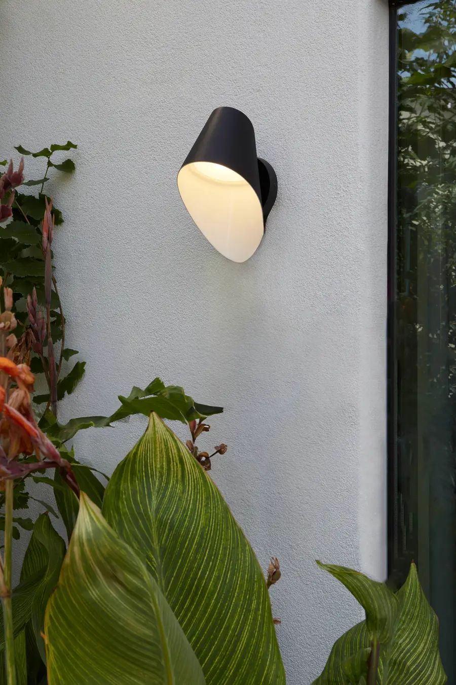 Lottie LED Outdoor Wall Sconce in Black - Image 7