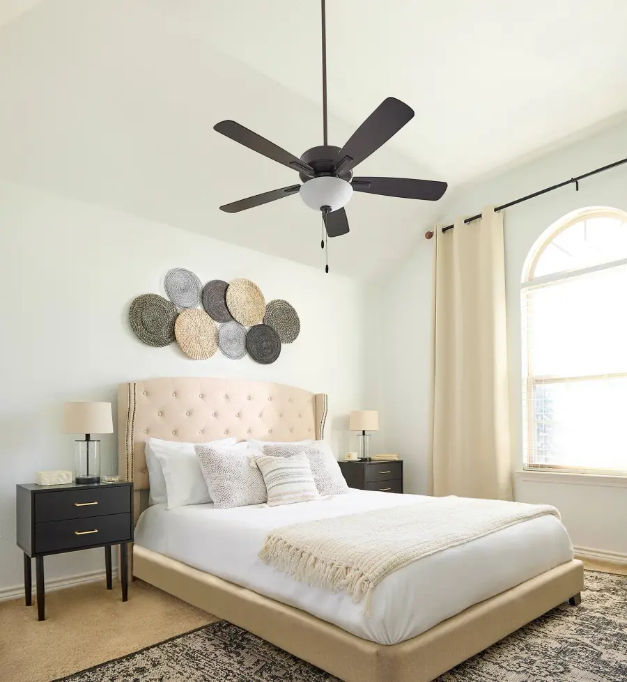 Sleek 52" Fan with Integrated Lighting for Modern Comfort - Image 4
