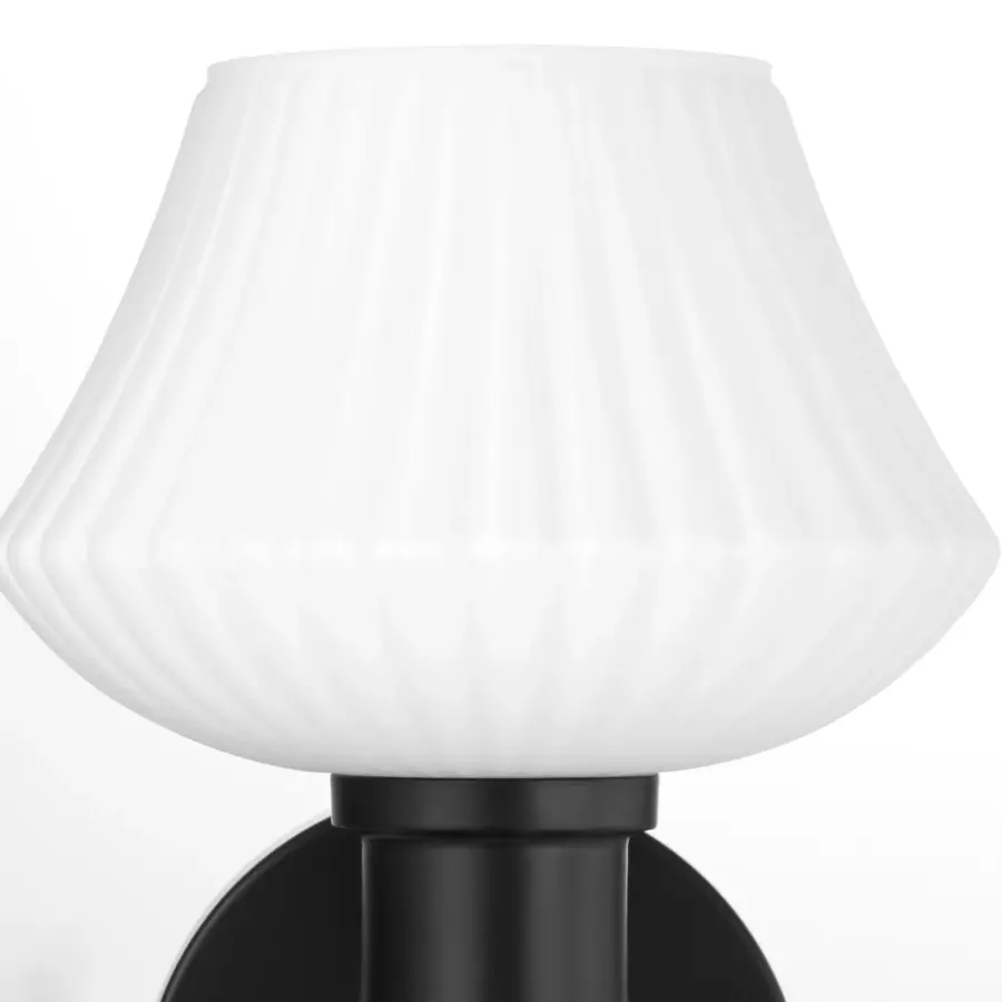 Sleek Contemporary Sconce with Versatile Black Finish - Image 4