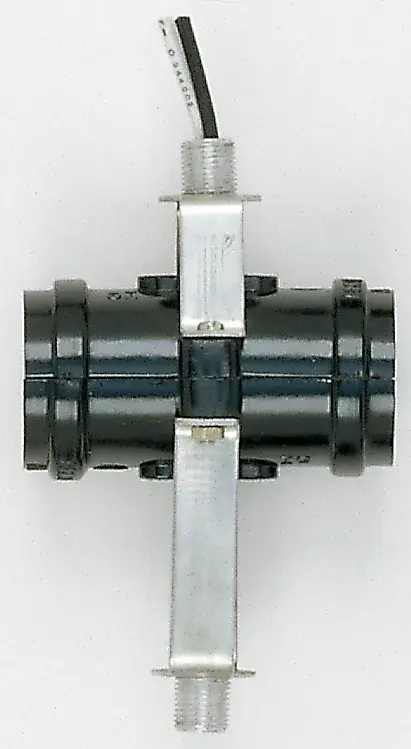 Phenolic Twin Cluster - 1-1/2" 1/8 IP Threaded Top Bracket With 1/2" Nipple - 12" AWM B/W Leads 105C - 660W - 250V