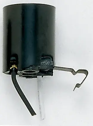 Snap-In Socket - Bracket Extends 1/2" From End Of Socket - 7" AWM B/W Leads 105C - 1-1/2" Height - 1-1/4" Diameter - 660W - 250V