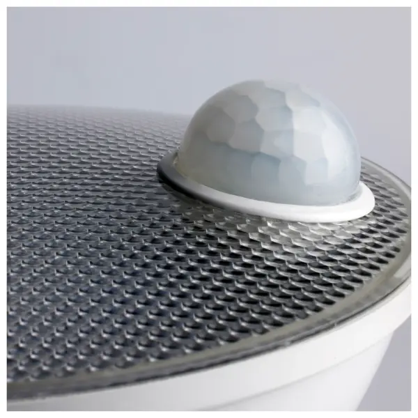 14 Watt PAR38 LED - White - 5000K - 1100 Lumens - 120 Volt - PIR Sensor - Non-Dimmable - Image 4