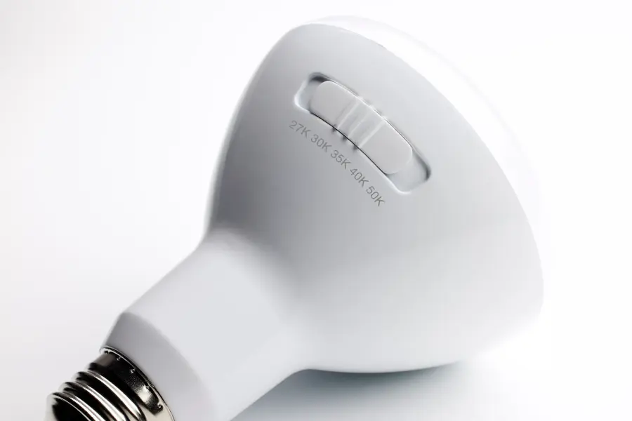 8.5 Watt BR30 LED - Medium Base - CCT Selectable - White Finish - 90 CRI - 120 Volt - Image 2