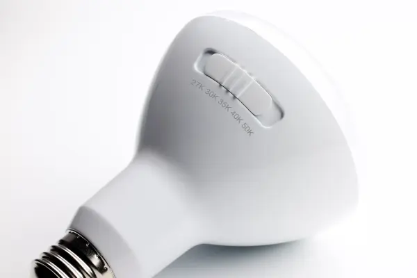 SATCO NUVO's LED BR lamps are the perfect lighting solution for a range of indoor spaces. CCT selectable, choose from 2700/3000/3500/4000/5000K color temperatures at installation to create the perfect ambiance for any room. Offered in both 8.5W BR30 and 13 W BR40 configurations, with an impressive 82 lumens per watt. With a wide 100 degree beam angle and a color rendering index of 90, these lamps ensure maximum coverage of true-to-life illumination in living rooms, family rooms, kitchens and hallways. - alternate view