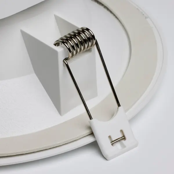 9 watt LED Direct Wire Downlight - 5-6 inch - 4000K - 120 volt - Dimmable - Image 5