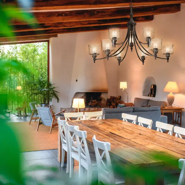 Dramatic Farmhouse Elegance with Artisanal Hammered Glass - Image 2