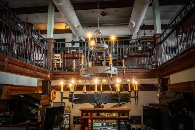 The Meyda Tiffany - Warwick by Meyda Lighting - Image 3