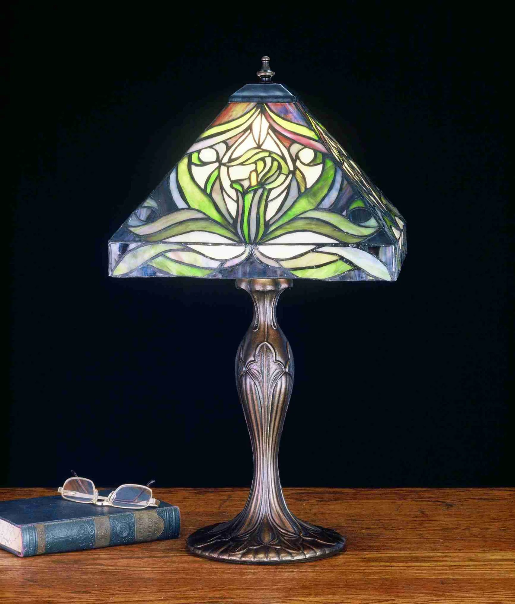 22"H JACK-IN-THE-PULPIT TABLE LAMP