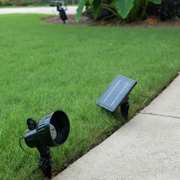 Progressive Solar LED Spotlight with Detachable Panel - Image 4