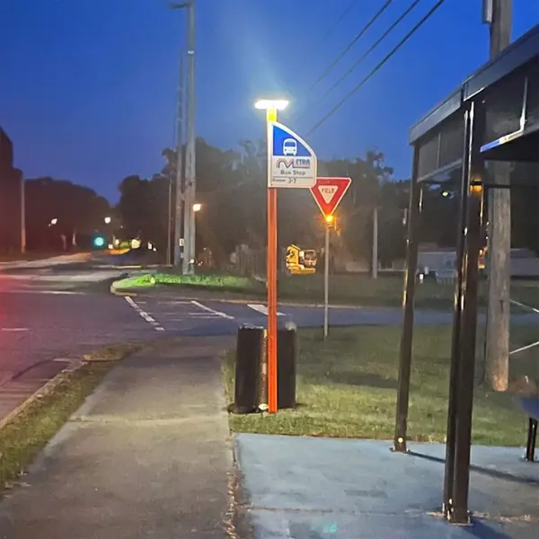 Contemporary Square Solar Post Light - Commercial Edition - Image 3