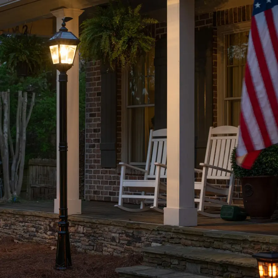 Imperial Bulb Solar Post Light with Trapezoidal Panels - Image 3