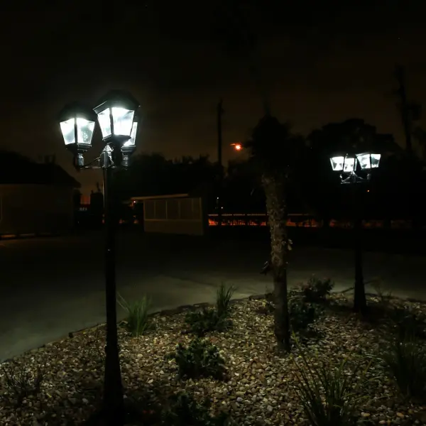 Imperial III Commercial Solar Triple Post Light - Image 4