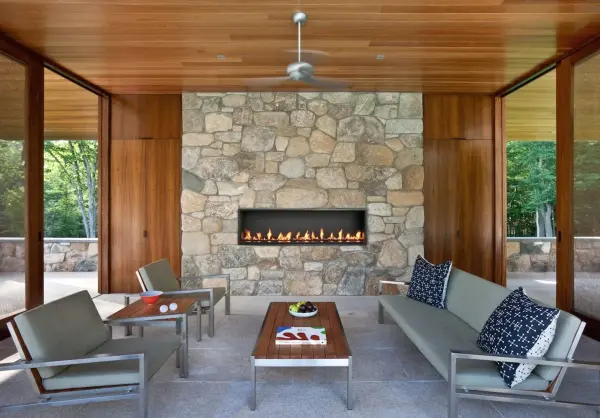 The Altus 52" ceiling fan combines contemporary design with reliable AC motor performance. Its standard mount configuration and generous blade span make it ideal for medium to large rooms seeking efficient air circulation.