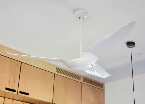 The IC/Air3 DC combines energy-efficient DC motor technology with a sleek 56-inch blade span, ideal for large rooms. Its modern aesthetic and quiet operation make it perfect for contemporary spaces. - alternate view