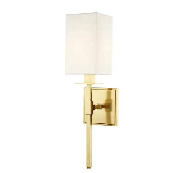 The Taunton wall sconce delivers traditional elegance in a compact profile. Its aged brass finish and slender 4.5-inch width make it ideal for hallways, bathrooms, and powder rooms where space is limited but style matters.