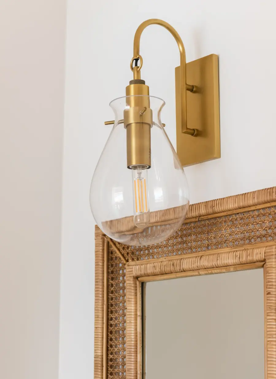Elegant Minimalist Sconce with Jewelry-Inspired Details - Image 4