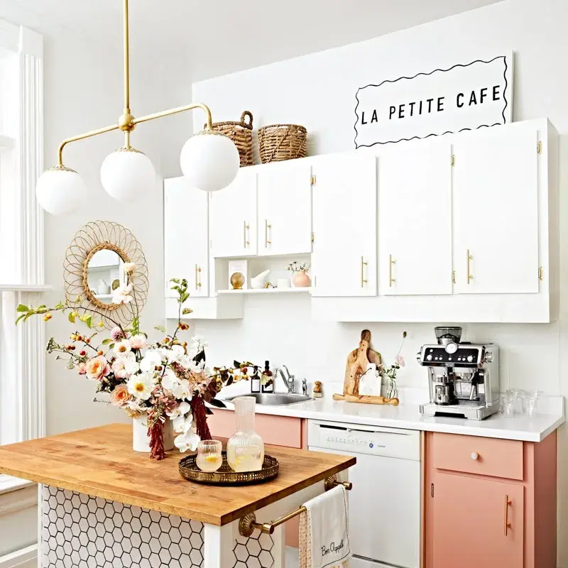 Elegant Linear Chandelier with Timeless Aged Brass Finish - Image 4