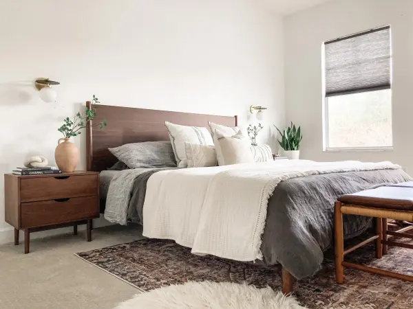 Elegant Two-Tone Wall Sconce with Timeless Appeal - Image 3