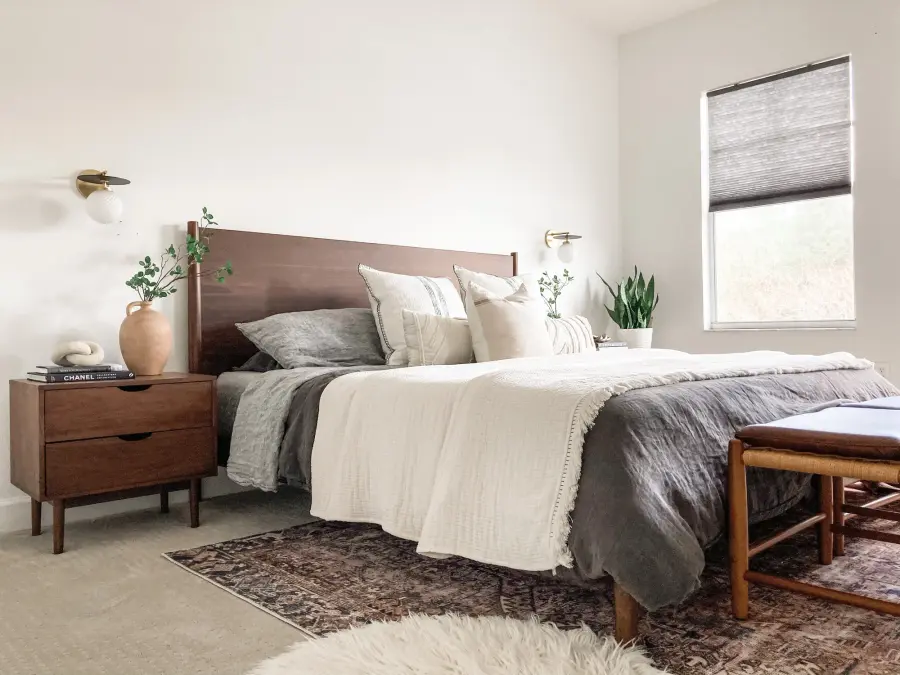 Elegant Two-Tone Wall Sconce with Timeless Appeal - Image 3