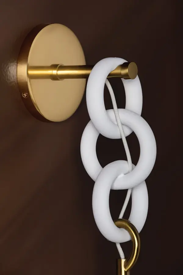 Elegant Handcrafted Design with Floating Shade Detail - Image 3