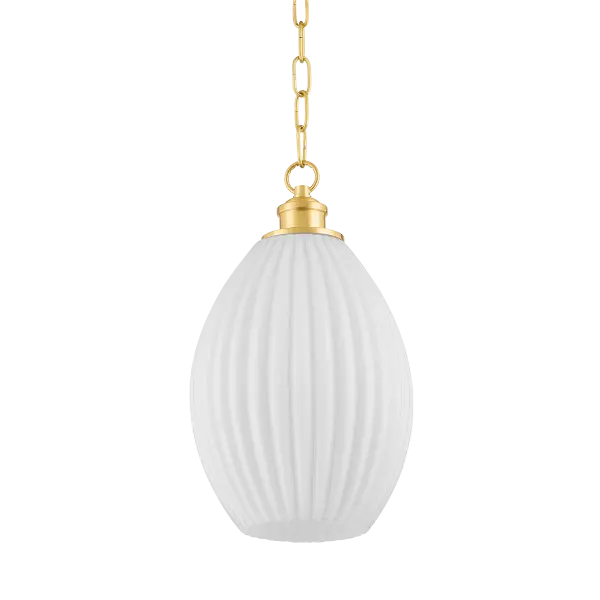 The Hillary Pendant brings cottage charm with its elegant fluted glass shade and aged brass finish. Perfect as a standalone piece or layered in multiples, this versatile fixture adds vintage character to kitchens and dining spaces.