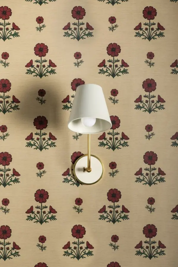 Classic Elegance Meets Timeless Design in This Traditional Sconce - Image 2