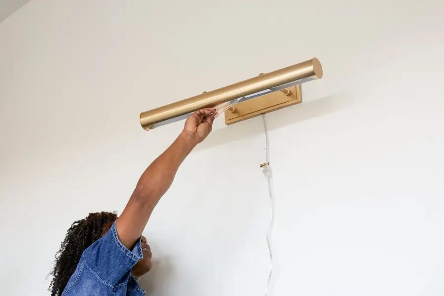 Holly Plug-In Picture Light - Image 8