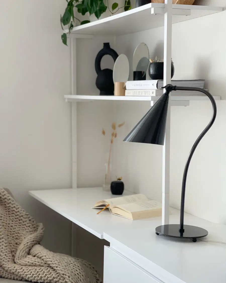 Versatile Task Lamp with Directional Gooseneck Design - Image 2