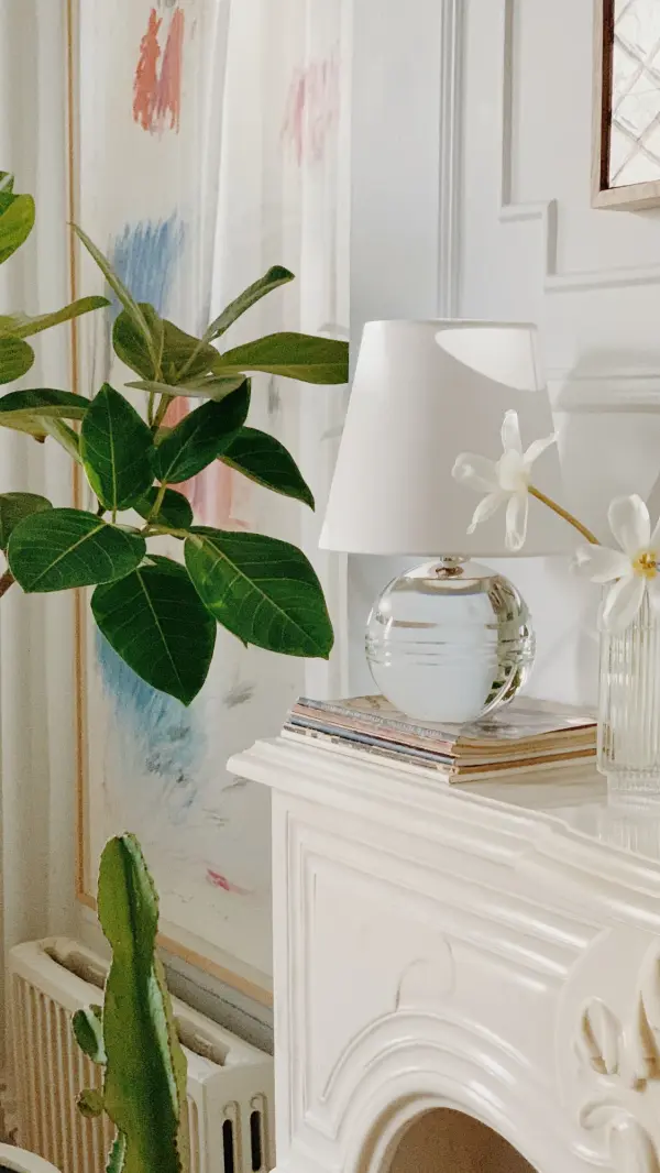 Nicole Crystal Table Lamp with White Linen Shade - Image 15