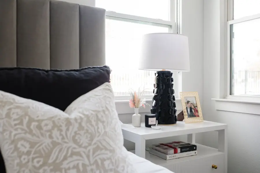 Artistic Ceramic Table Lamp with Dimensional Cut-Out Design - Image 2