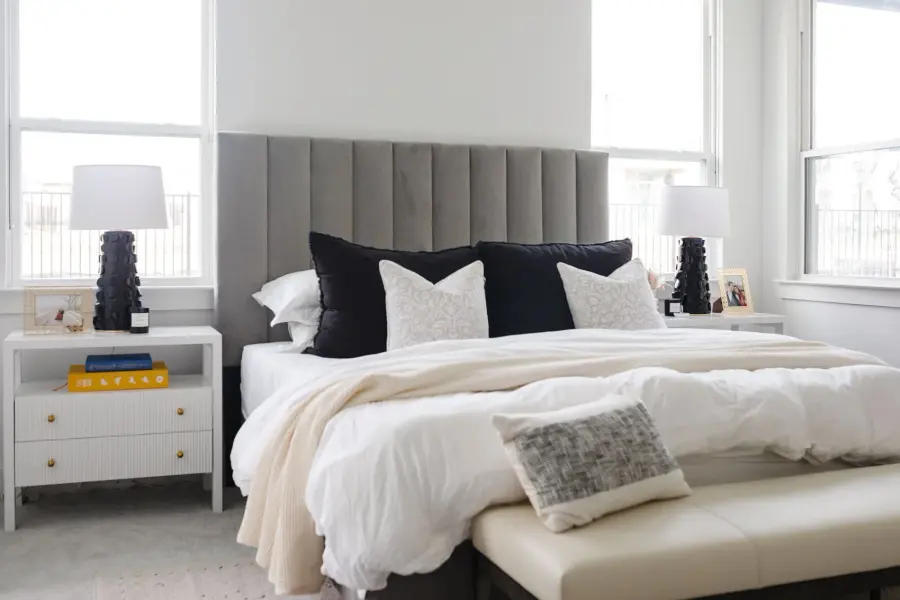 Artistic Ceramic Table Lamp with Dimensional Cut-Out Design - Image 3