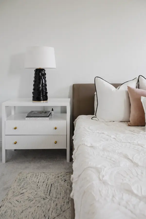 Artistic Ceramic Table Lamp with Dimensional Cut-Out Design - Image 4