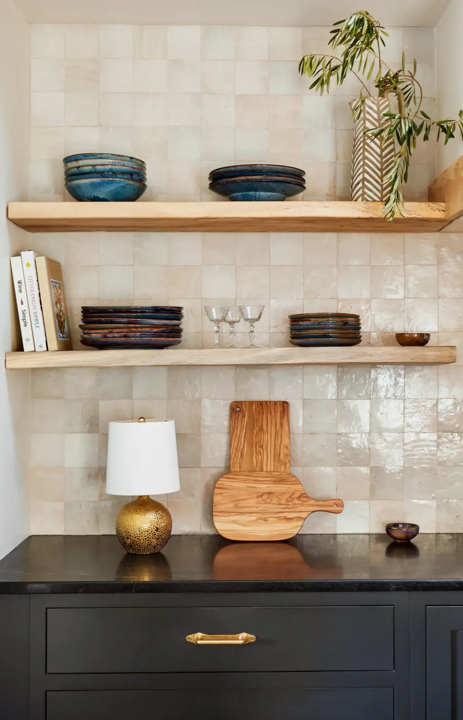 Elegant Gold Table Lamp with Timeless Appeal - Image 2