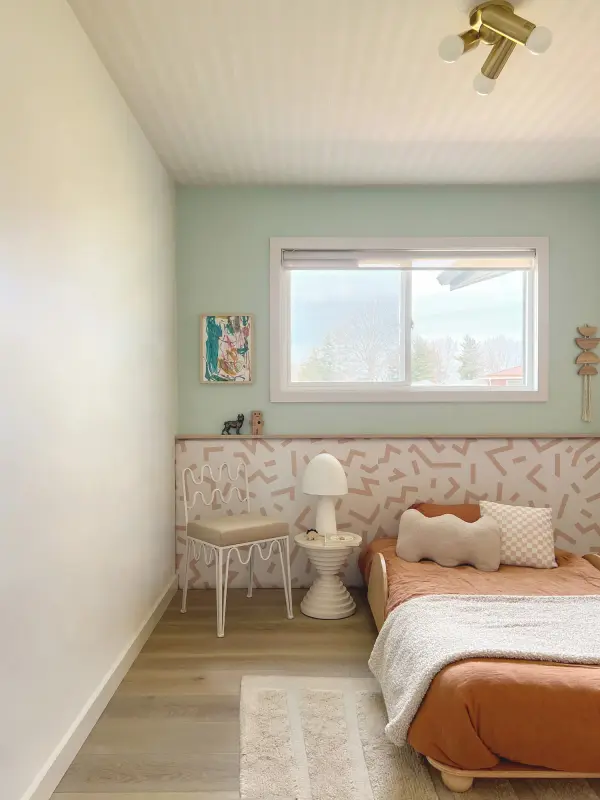 Elegant Contemporary Table Lamp with Soft White Finish - Image 7