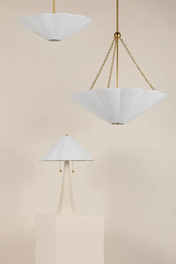 Elegant Scalloped Shade Lamp with Decorative Brass Accents - Image 3
