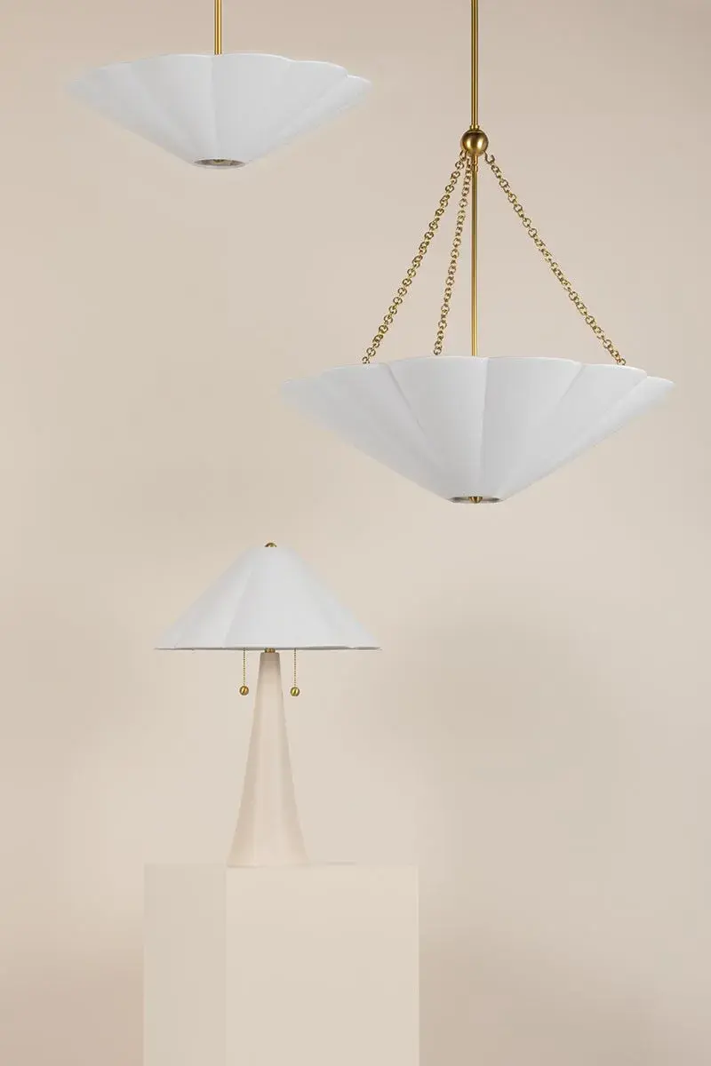 Elegant Scalloped Shade Lamp with Decorative Brass Accents - Image 3