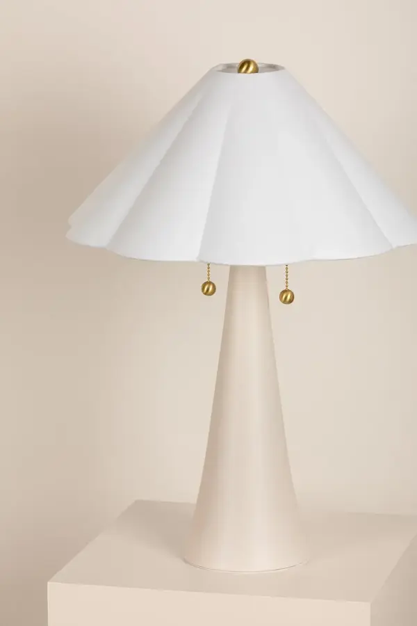 Elegant Scalloped Shade Lamp with Decorative Brass Accents - Image 4