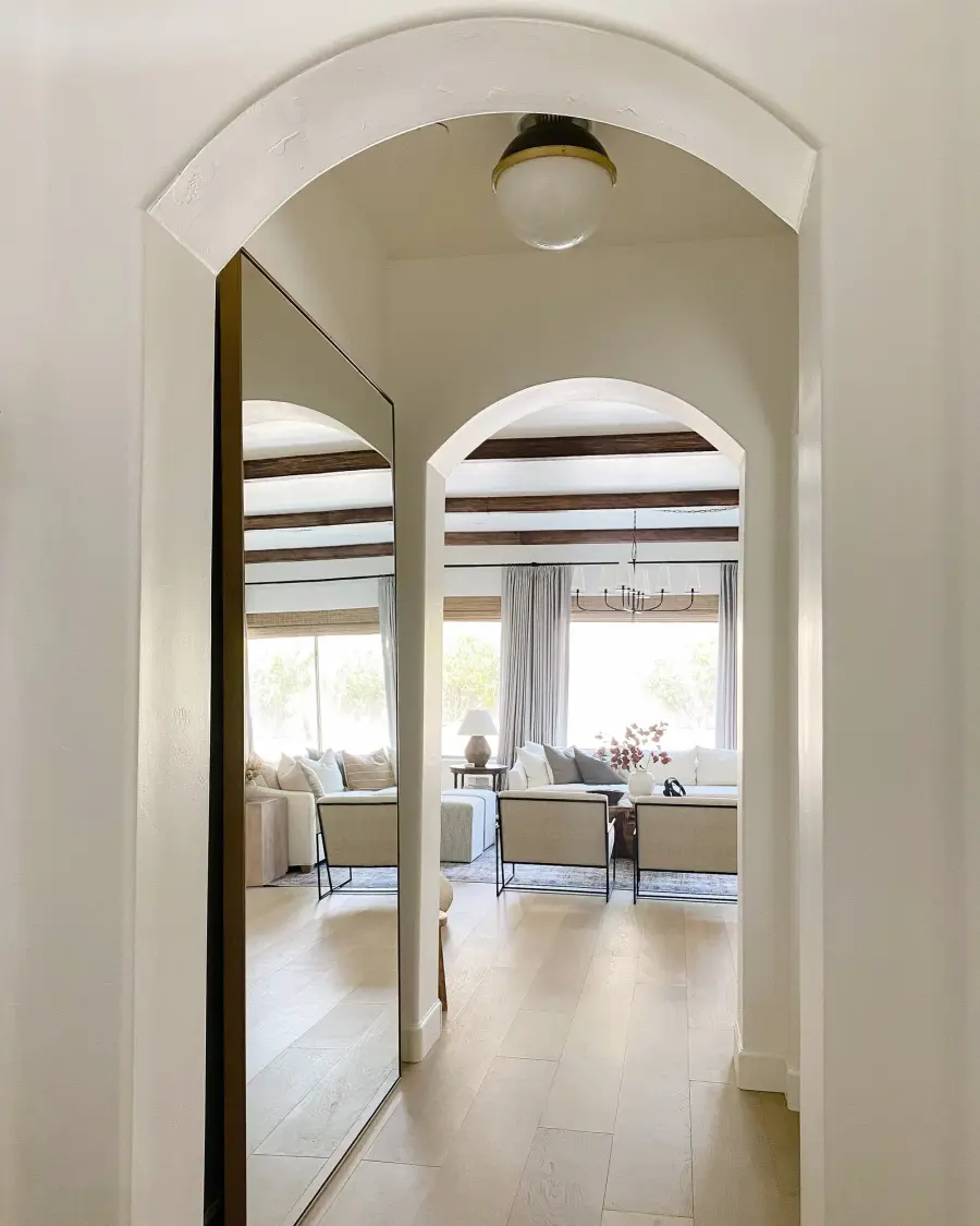 Italian-Inspired Organic Beauty with Textural Coastal Charm - Image 4