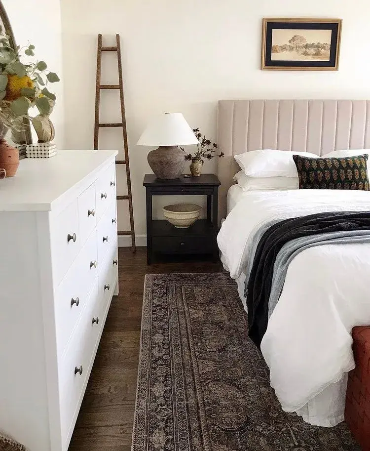 Italian-Inspired Organic Beauty with Textural Charm - Image 3