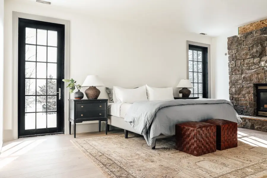 Italian-Inspired Organic Beauty with Textural Charm - Image 6