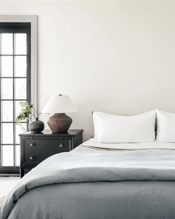 Italian-Inspired Organic Beauty with Textural Charm - Image 7