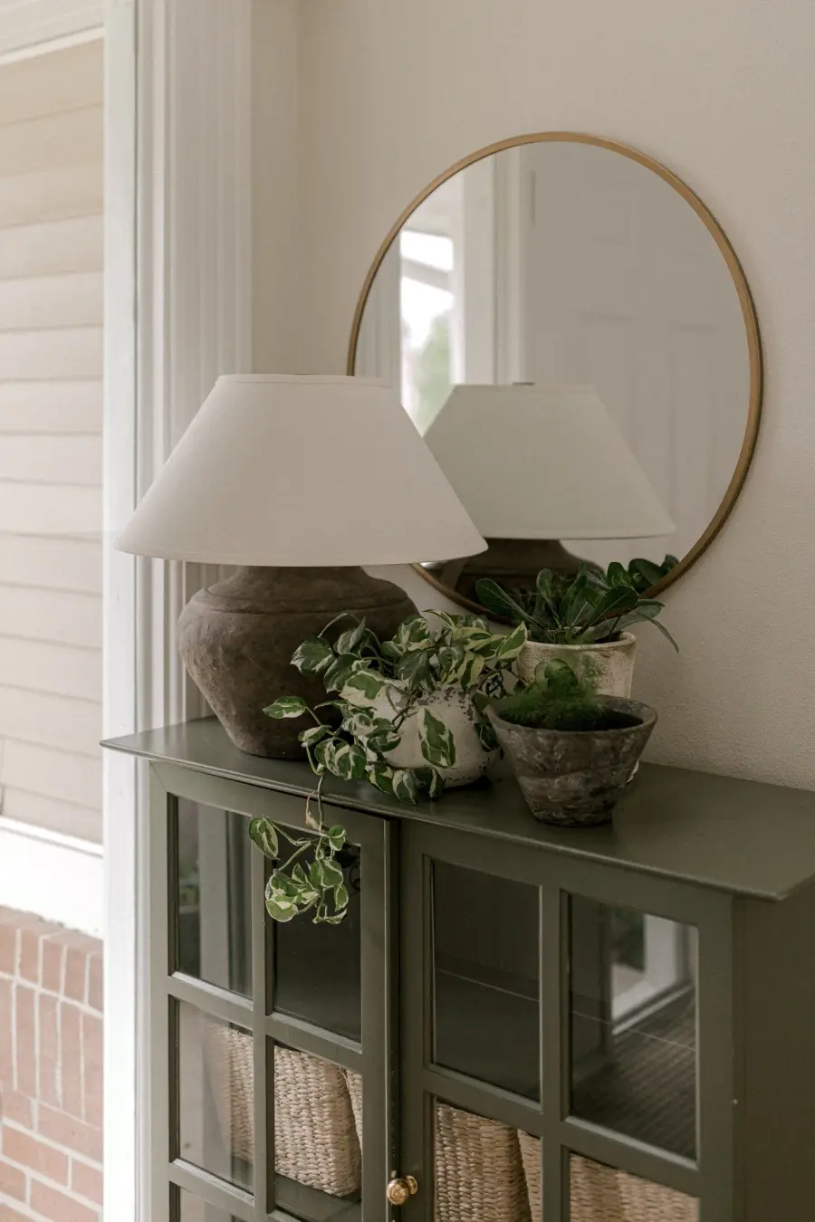 Italian-Inspired Organic Beauty with Textural Charm - Image 8