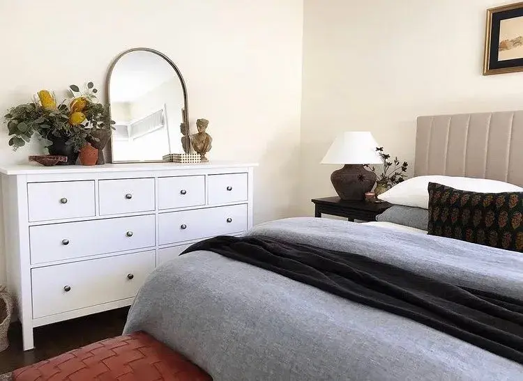 Italian-Inspired Organic Beauty with Textural Charm - Image 9