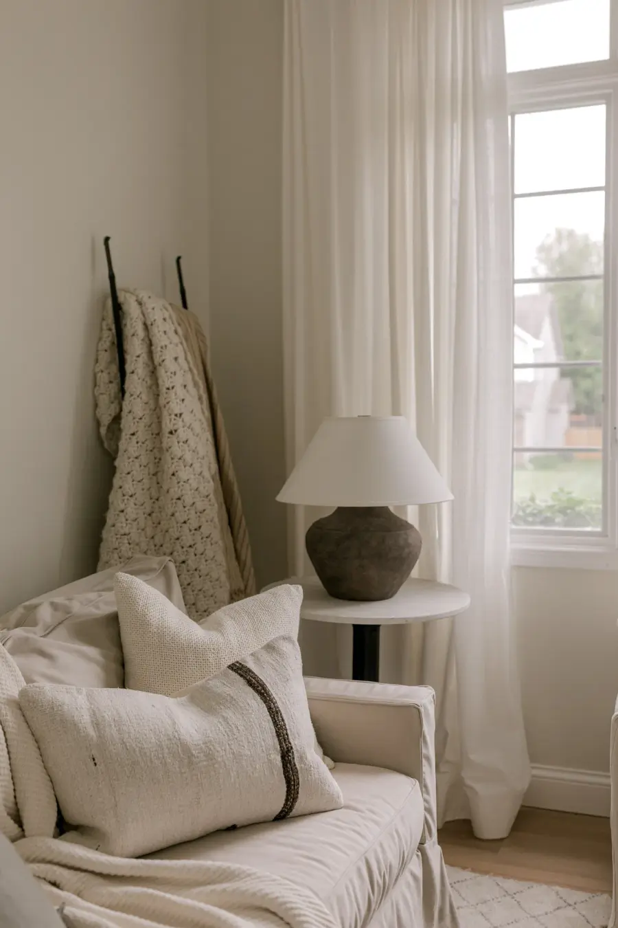 Italian-Inspired Organic Beauty with Textural Charm - Image 10